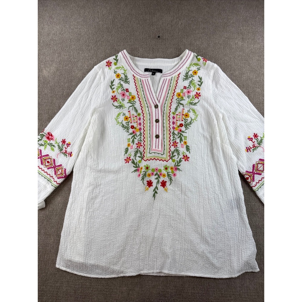 Calessa White Embroidered Seersucker Tunic Top XL Floral Boho Split Neck Blouse